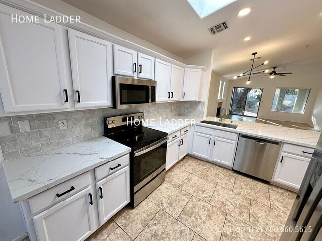 Building Photo - 10518 E Star of the Desert Dr