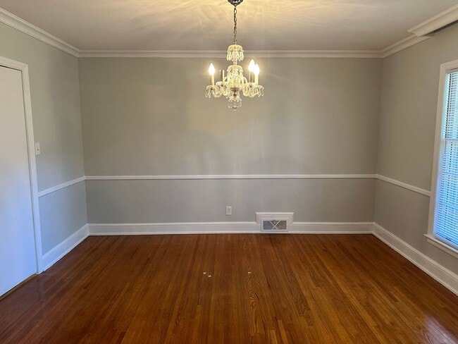 Building Photo - Beautiful 3 Bedroom in Myers Park!!