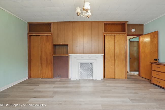 Building Photo - 1638 Sanderson Ave