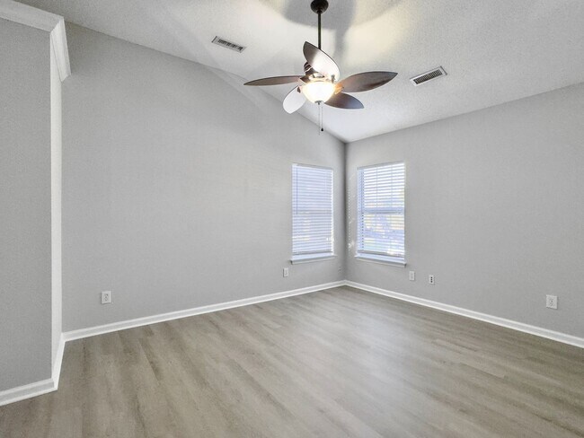 Building Photo - Gorgeous Home in Charleston