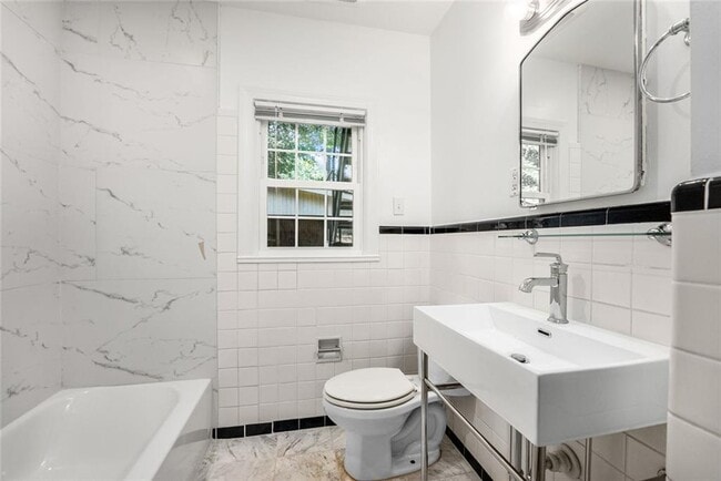 Building Photo - 2030 Sumter St NW