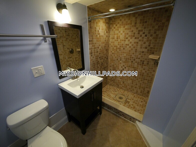 Building Photo - 5 Saint James Pl