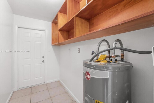 Building Photo - 6240 SW 21st St