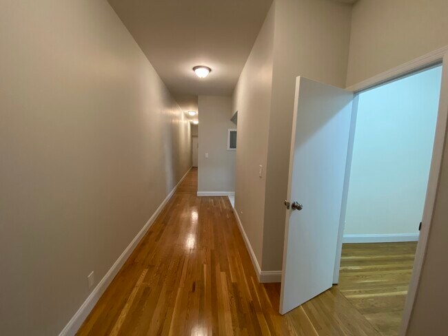 Building Photo - 446 E 78th St