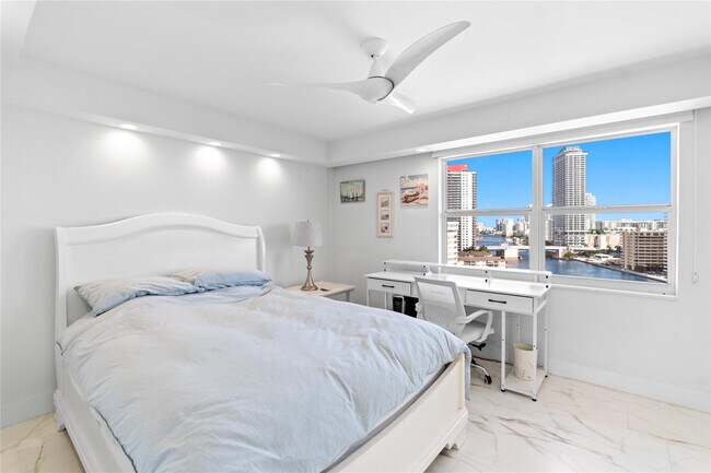 Building Photo - 121 Golden Isles Dr