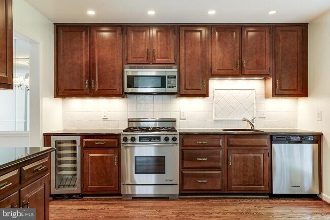 Building Photo - 1412 McLean Mews Ct