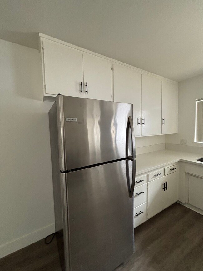 Building Photo - Upgraded 1 Bedroom In Torrance with Parkin...