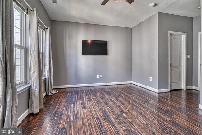 Building Photo - 3275 Amazon Ln