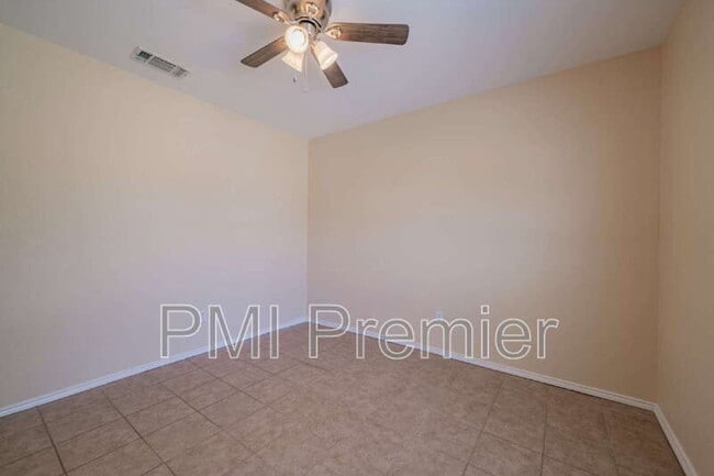 Building Photo - 1175 Meadows Dr