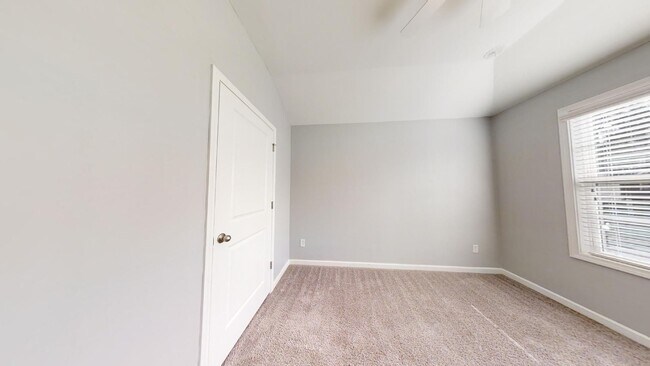 Building Photo - 979 W Richland Cir