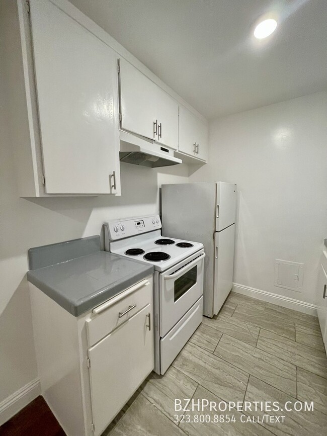 Building Photo - Beautiful 1 Bedroom in Prime Hollywood