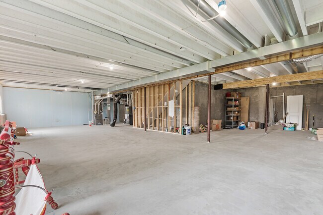 Building Photo - 5898 Urbandale Ct N