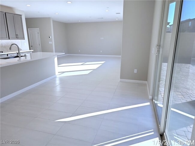 Building Photo - 299 Stradella Pl