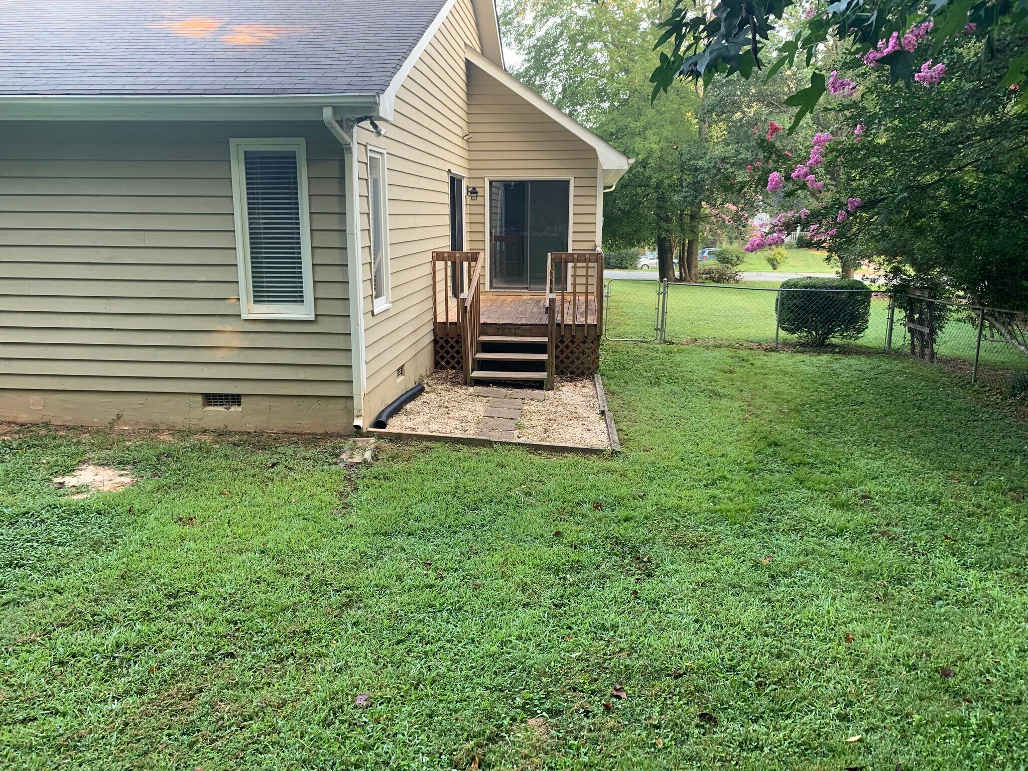 Building Photo - 2213 Briar Glen Rd