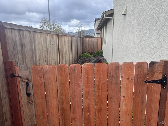 Building Photo - 1468 Oak Cir