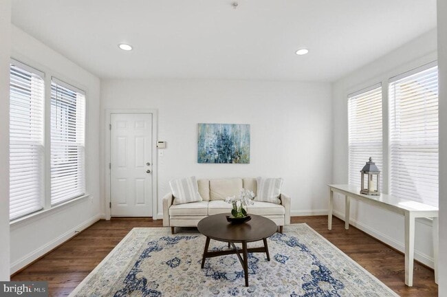 Building Photo - 1312 Volunteer Dr