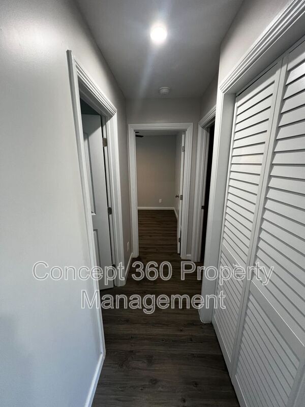 Building Photo - 2520 E Anaheim St