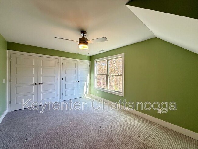 Building Photo - 8925 Pine Ridge Rd