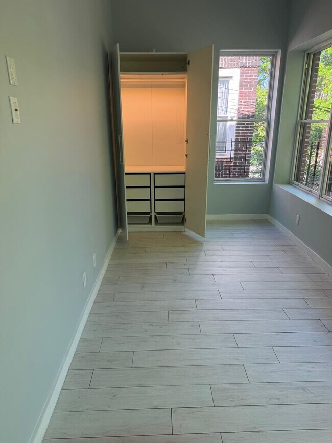 Building Photo - 560 Riverdale Ave
