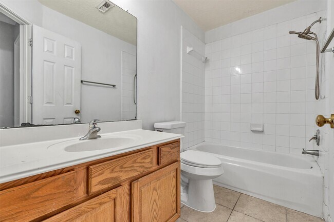 Building Photo - 820 Portsmouth Dr