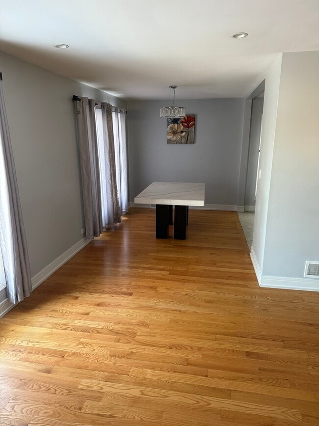 Building Photo - 7710 Kedvale Ave