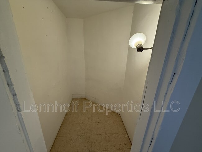 Building Photo - 82 Gershom Ave