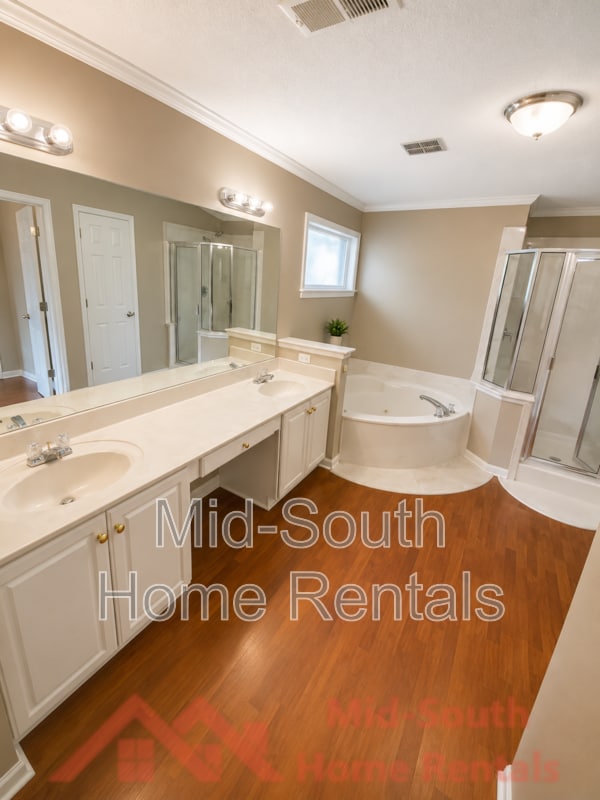 Building Photo - 9901 Woodland Bend Dr