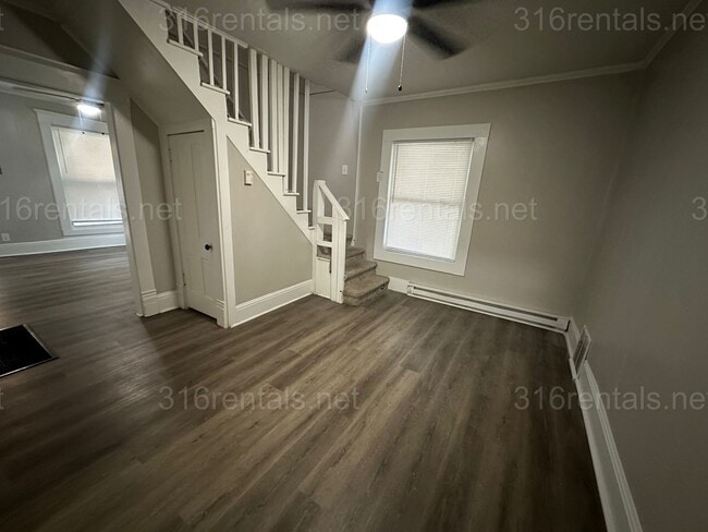 Building Photo - $1250 - 4 bed 2 bath - Multi Family Home
