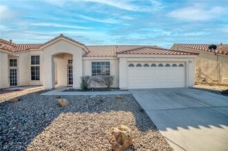 Building Photo - 2542 N Grand Basin Dr
