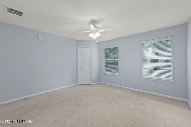 Building Photo - 631 Scrub Jay Dr