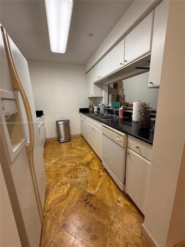 Building Photo - 2475 Brickell Ave