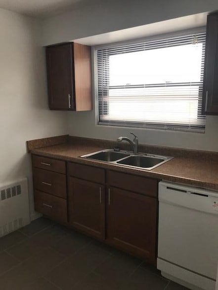 Building Photo - 7363 N Sheridan Rd