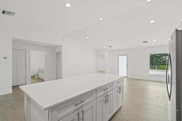 Building Photo - 5911 Seagrape Dr