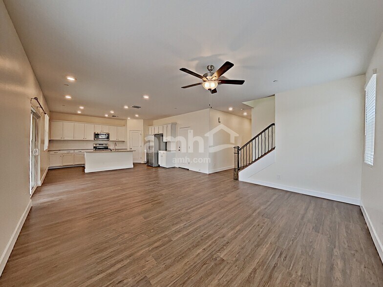 Building Photo - 5968 W Columbine Dr