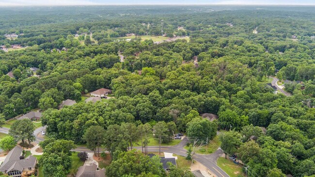 Building Photo - 10 Granshire Dr