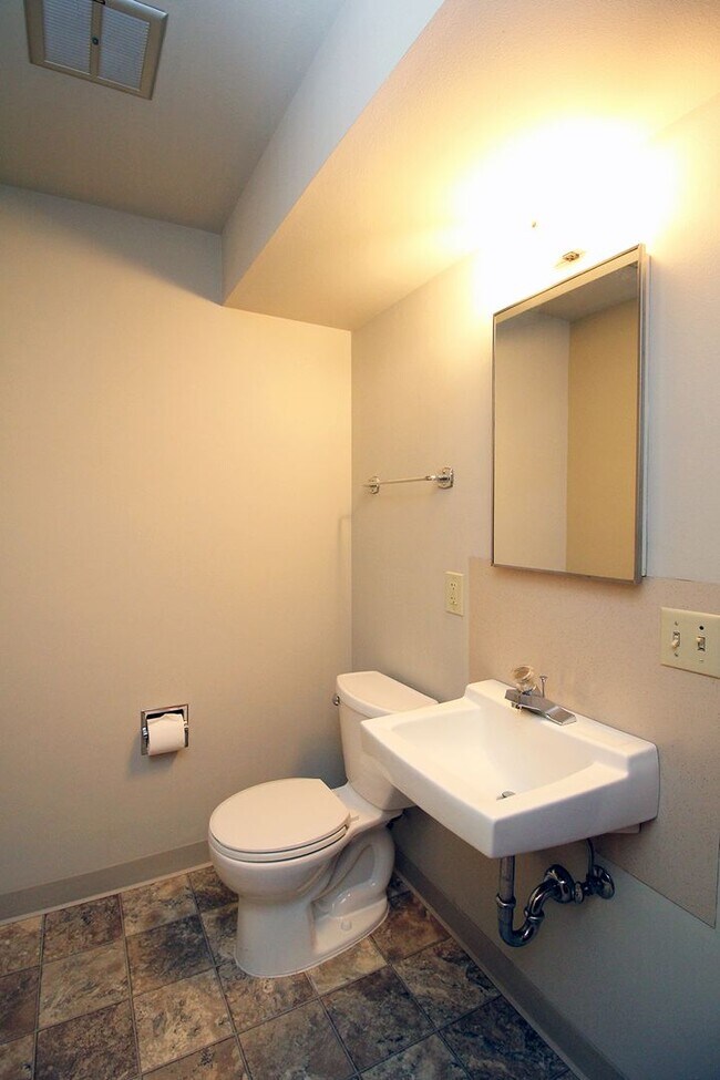 Building Photo - soudr03