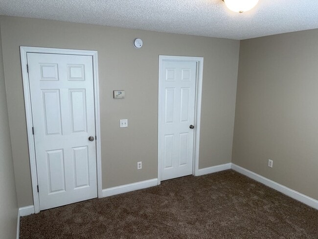 Building Photo - 186 Bristol Way