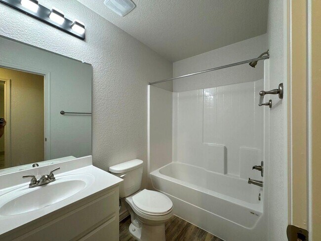 Building Photo - 205 Dolphin Dr
