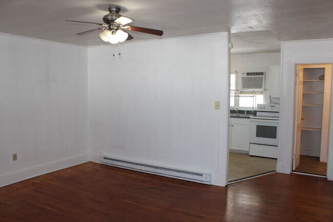 Building Photo - Apartment in Havelock