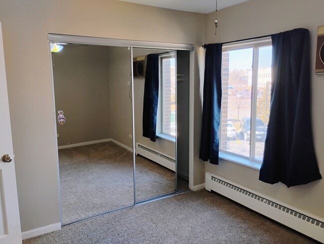 Building Photo - 910 W Alleghany Dr