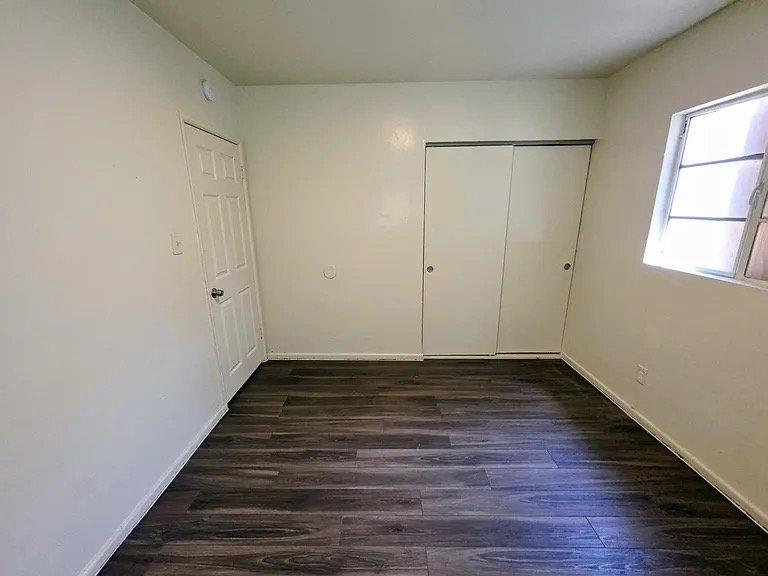 Building Photo - 5948 Elmwood Rd