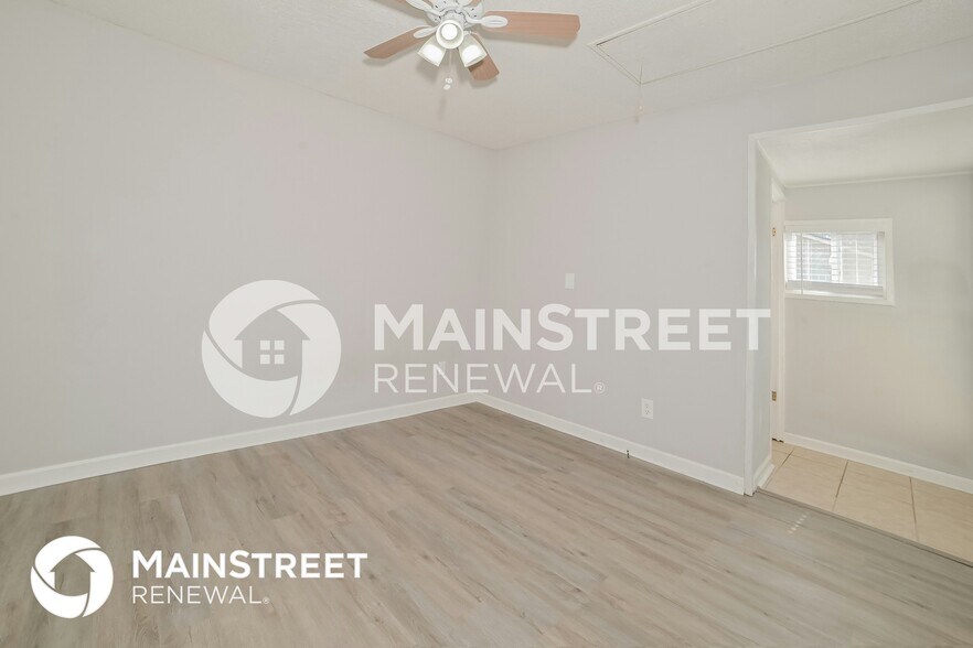 Building Photo - 2305 Ridgecrest Dr