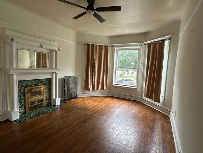 Primary Photo - 5410 S Indiana Ave