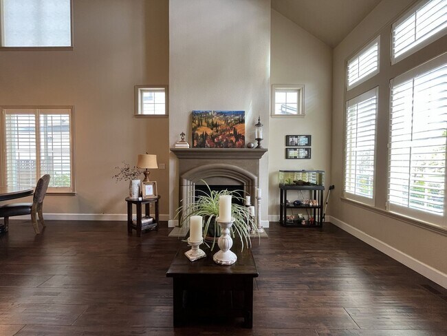 Building Photo - Charming 3 Bedroom Villebois Home with Loft, A/C, Designer Finishes and Community Pool!