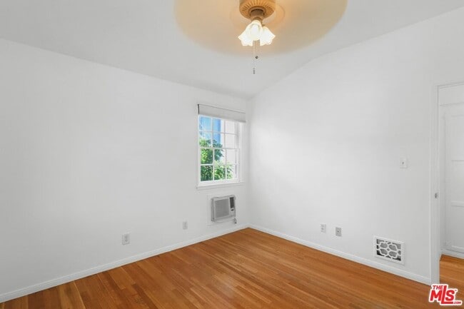 Building Photo - 9625 Charleville Blvd