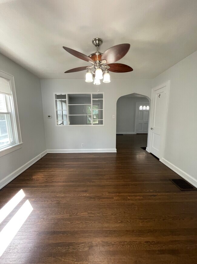 Building Photo - 2524 Oakwood Ave