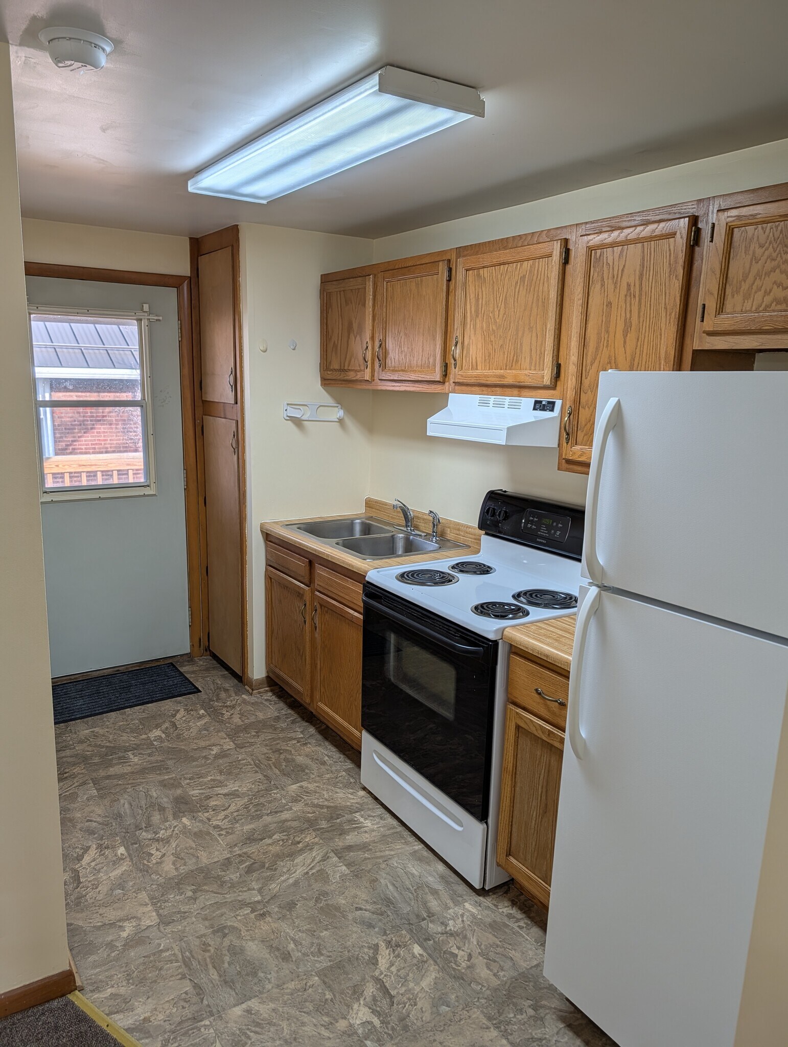 Building Photo - 129 Main St