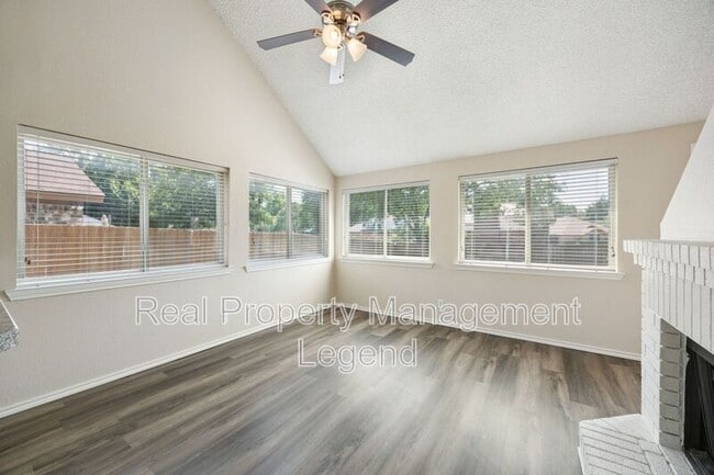 Building Photo - 817 Sewell Dr