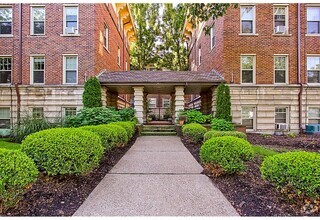 Building Photo - Twin Oaks Crossing