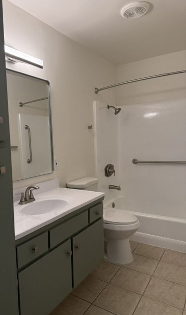 Building Photo - Newly remodeled 2 Bed/1 Bath condo with garage for rent in Paradise Hills.